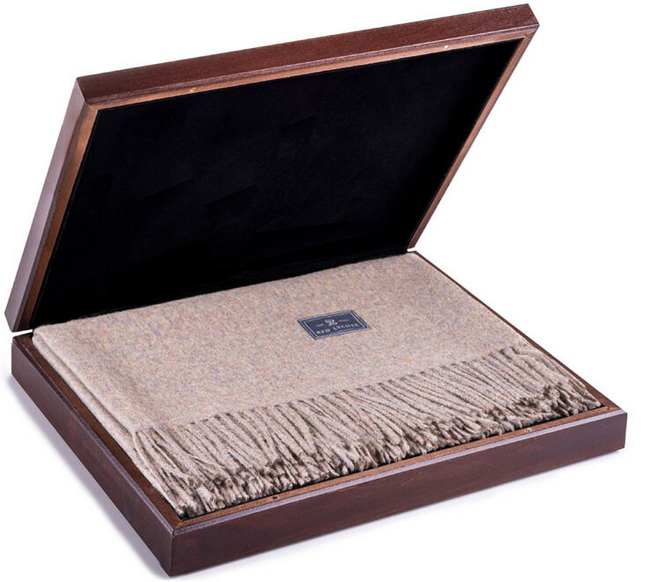 VIP business gift- Baby Alpaca blanket in hand-made box made of alder wood 