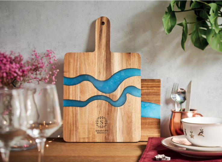 Acacia wood serving board with epoxy resin detail "AZUUR" with logo