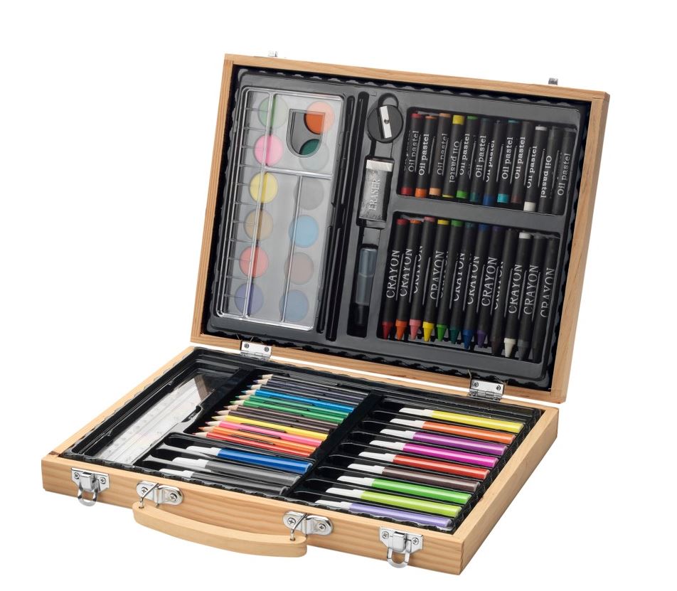  67-piece colouring set